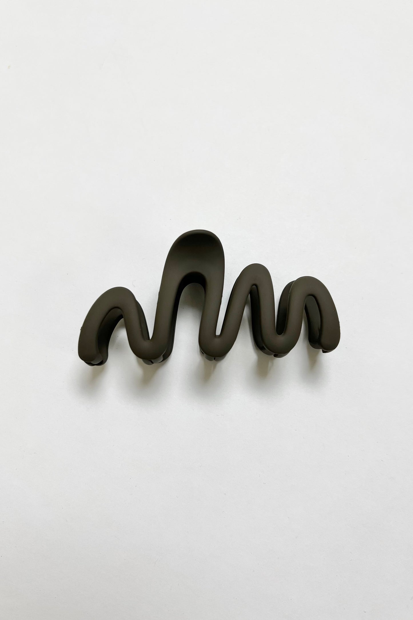 Large Wavy Hair Claw Clip | Brown