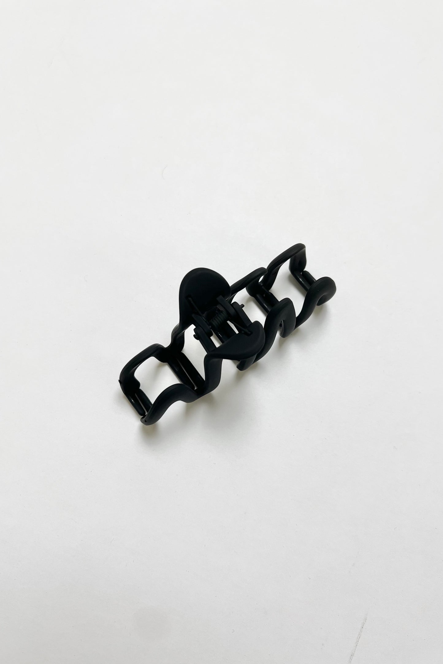 Large Wavy Hair Claw Clip | Black