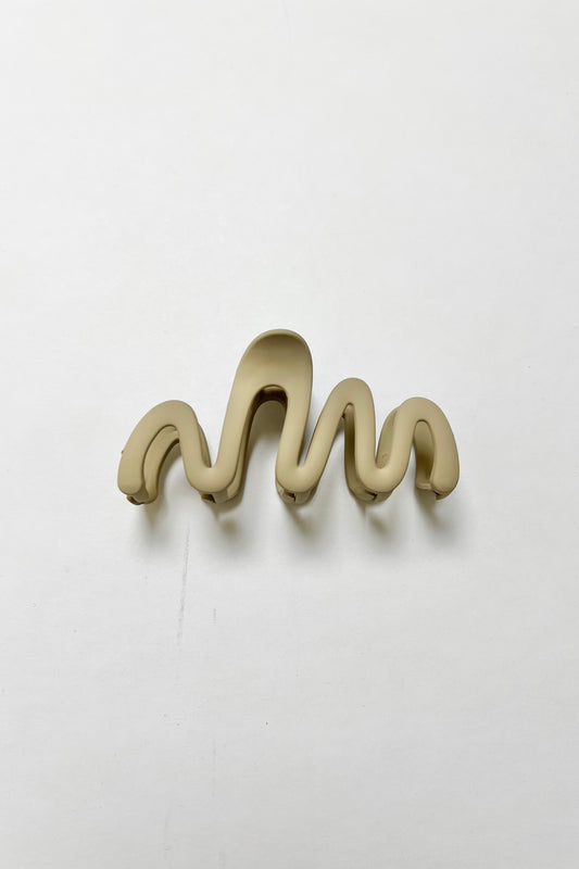 Large Wavy Hair Claw Clip | Light Mocha